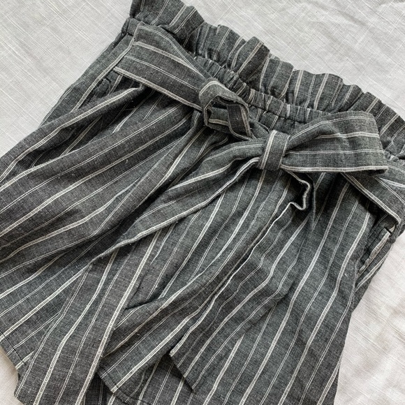 Tie shorts - Picture 3 of 4